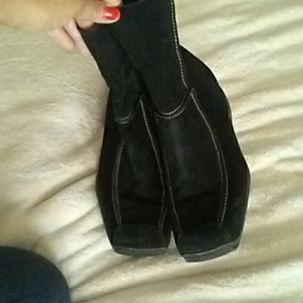 Aerosoles. Black Suede Boots